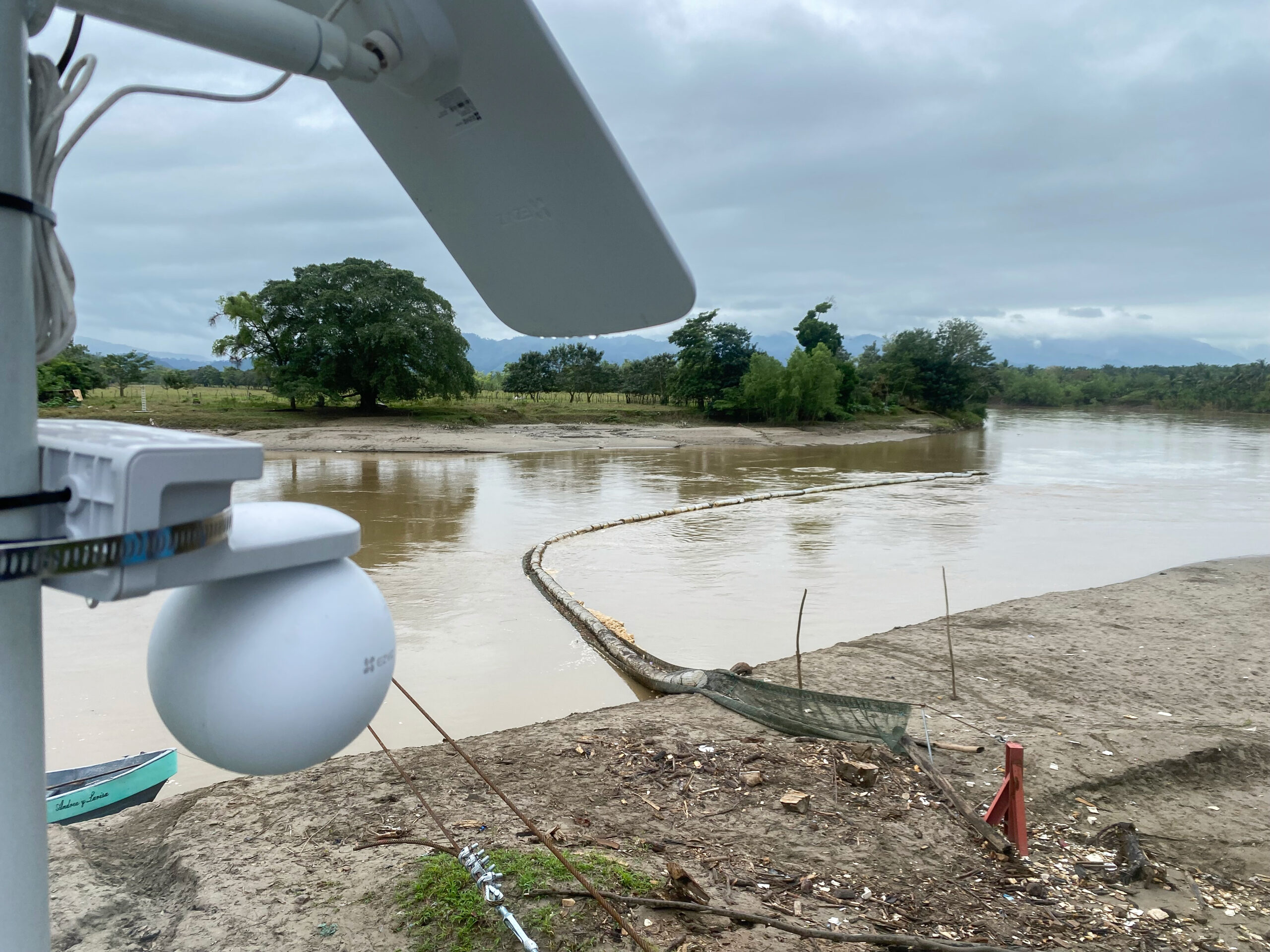 River monitoring and early warning system